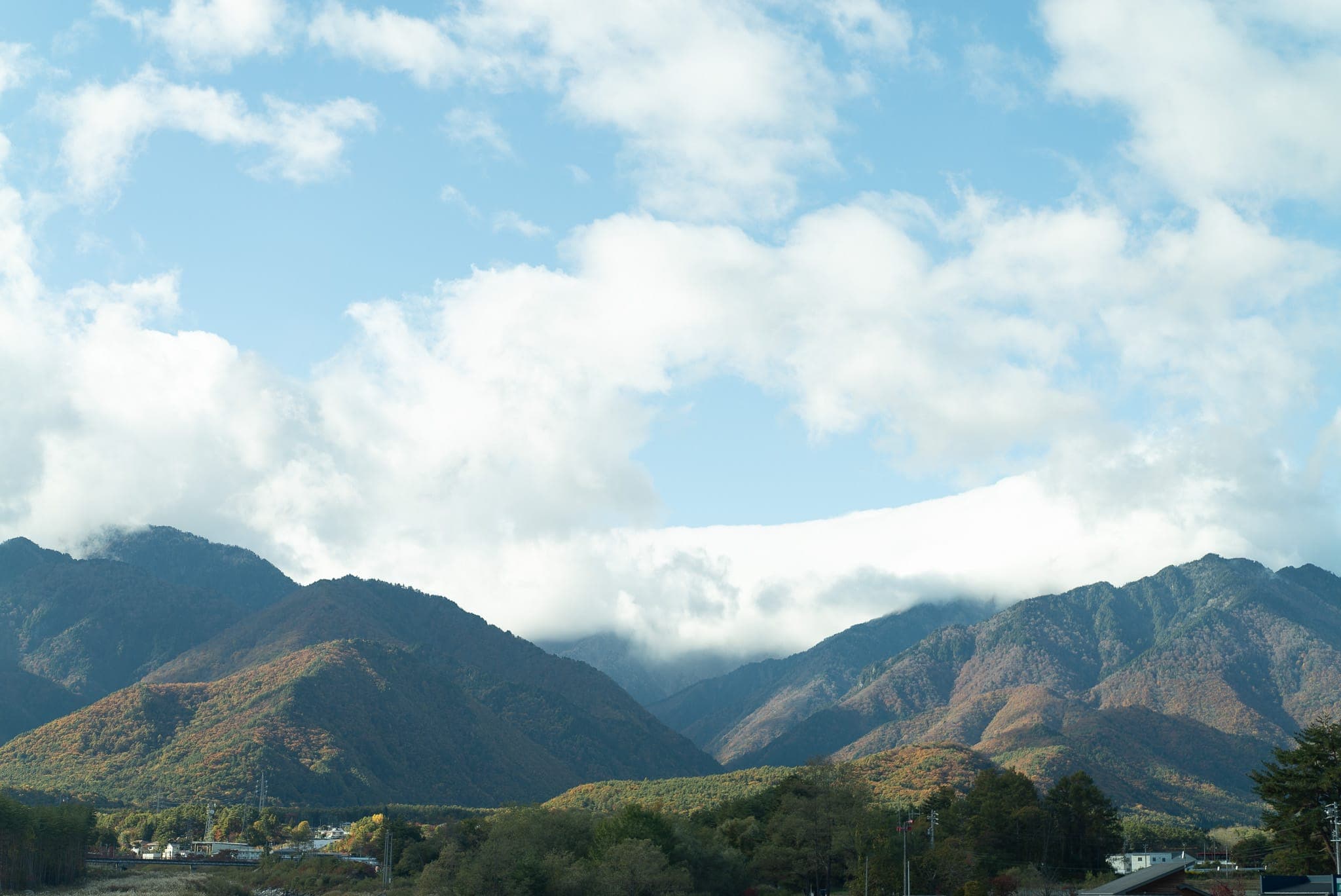 山と雲